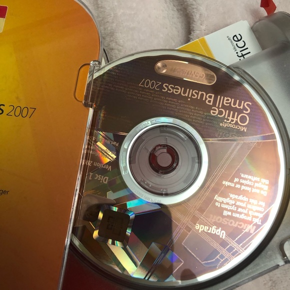 Microsoft Office Small Business suite Upgrade 2007 complete - Picture 5 of 8